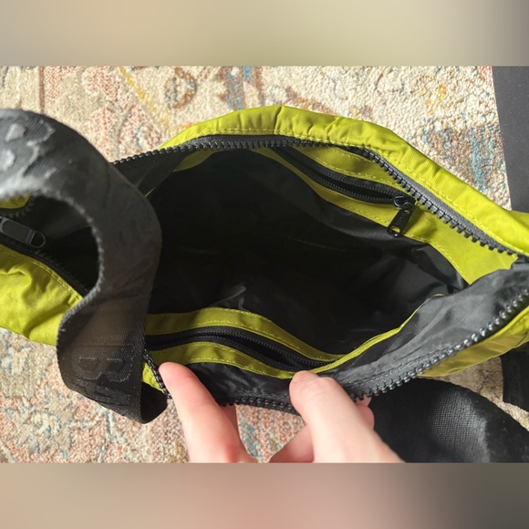 RARE Baggu Medium Nylon Crescent Bag - Avocado - Picture 2 of 5